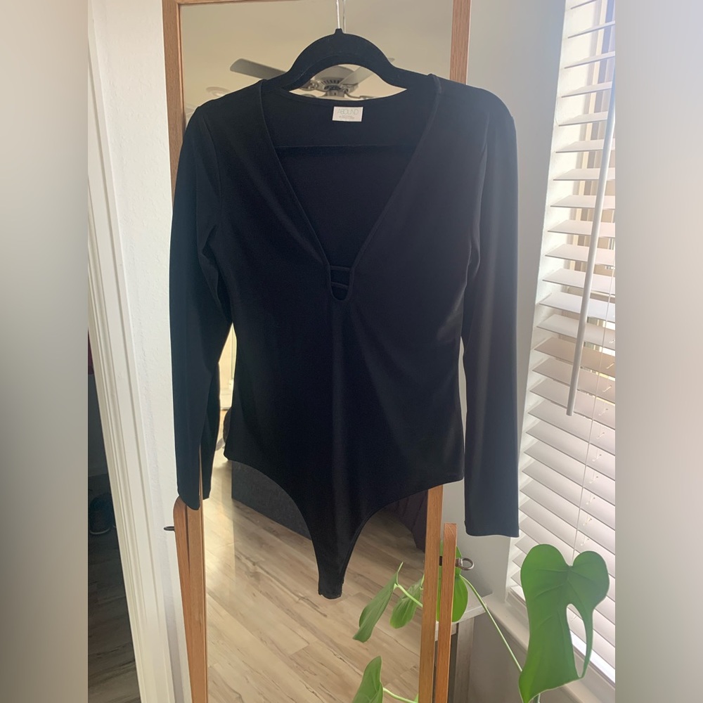 Abound Black V-Neck Bodysuit, Size Medium